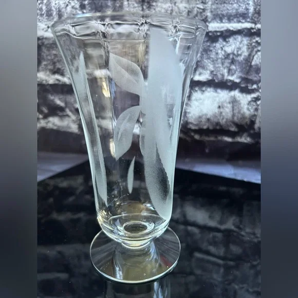 Set of 4 Mid- Century Etched Footed Floral Ice Tea/Water Glasses - Picture 4 of 11